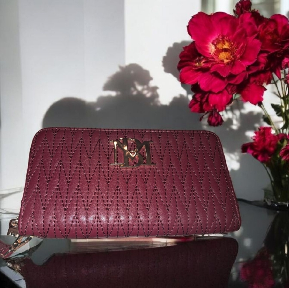 Badgley Mischka Wallet In The Color Wine With Phone Pocket And Wristlet